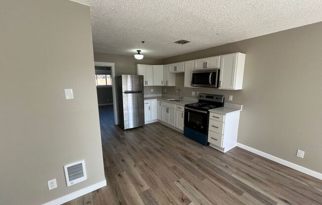 1 bed, 1 bath, 415 sqft, $1,395, Unit 19