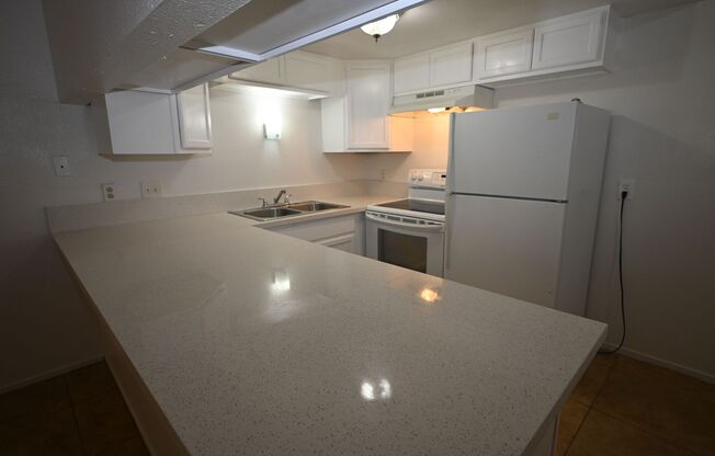 302 Eastminister -RECENTLY REMOMDELED KITCHEN - 2 BED Apartment -Downstairs -  NO PETS -
