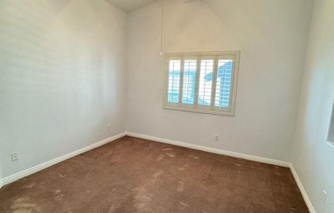 3 beds, 2 baths, $2,500