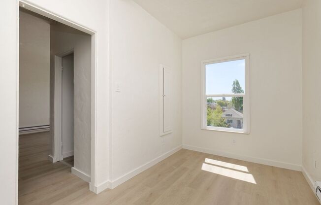 Studio, 1 bath, 300 sqft, $1,912, Unit 103