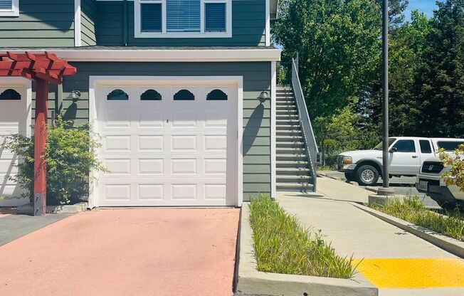 Beautiful North Davis 2bed/2 bath Upstairs Condo