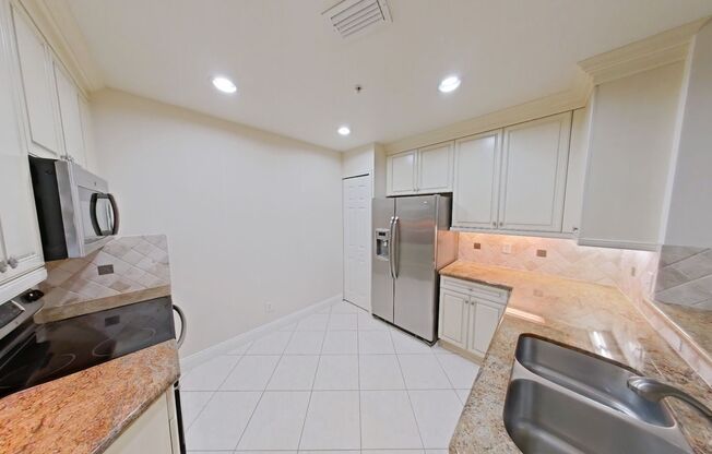 3 beds, 2 baths, $2,000, Unit Unit M-102