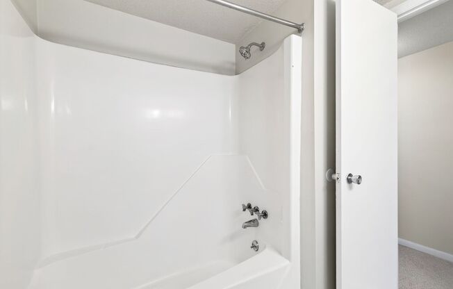 2 beds, 1.5 baths, $1,100, Unit Unit C-305