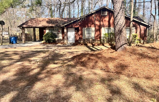 Reduced rate! Charming 3-bed, 2-bath home in Riverdale, GA!