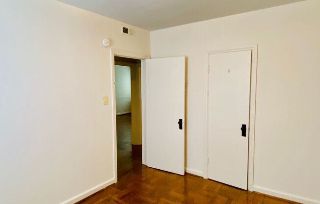 2 beds, 1 bath, $1,550, Unit Apt. 04