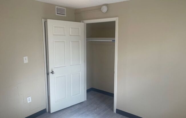 2 beds, 1 bath, 550 sqft, $1,395, Unit Unit 1