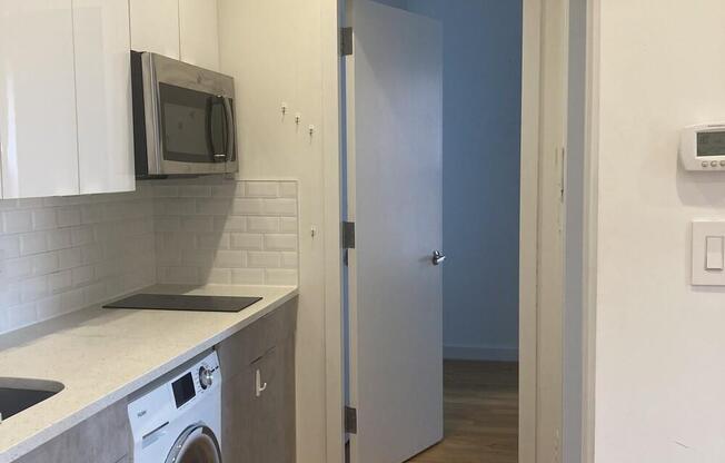 648 W 158 ST