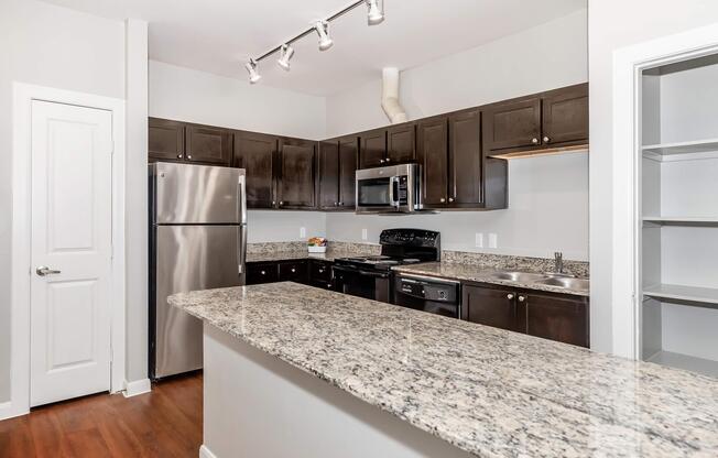 1 bed, 1 bath, 651 sqft, $1,300