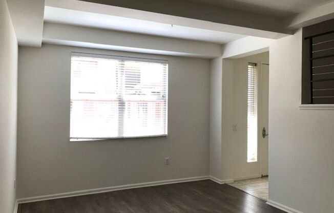 2BR + 2 1/2BA CONDO AVAILABLE NOW IN BURBANK!