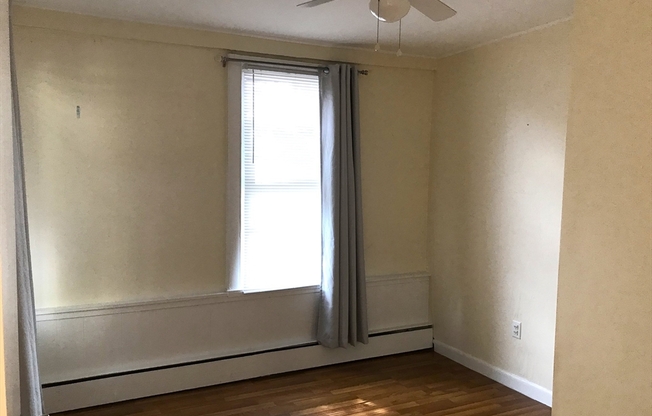 4 beds, 1 bath, 1,800 sqft, $3,100, Unit -