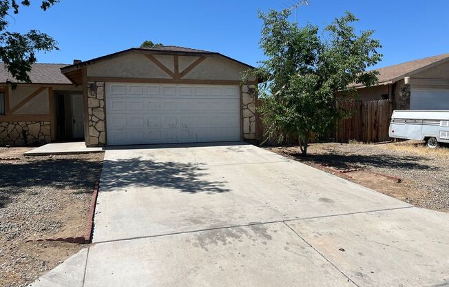 3 bedroom 2 bathroom available in Adelanto!