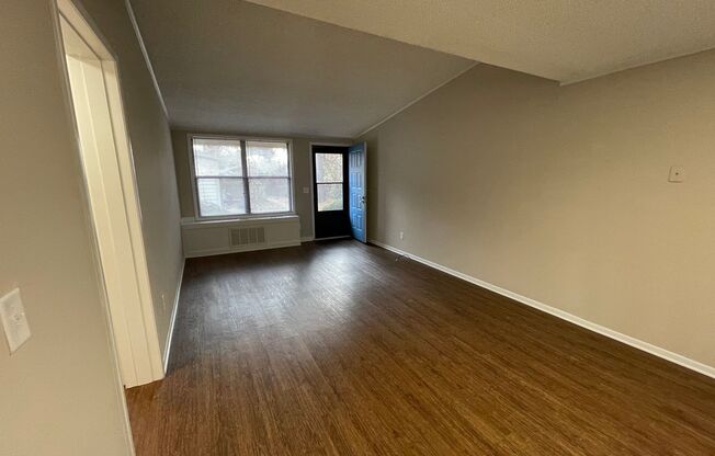 RENOVATED APARTMENT AVAILABLE MARCH 15TH, 2025