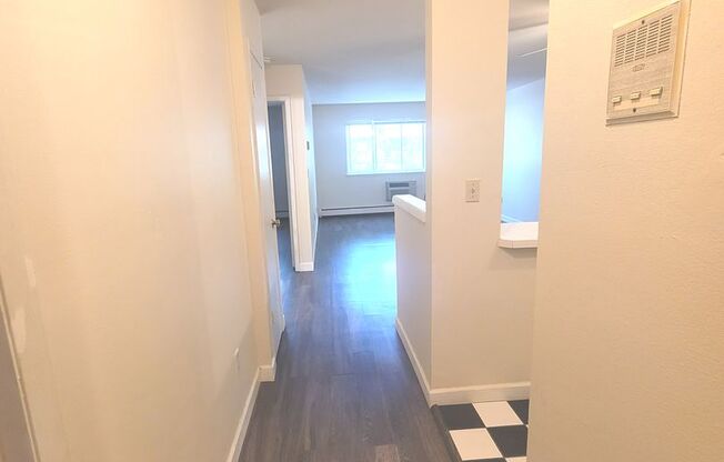 1 bed, 1 bath, $1,195, Unit 215