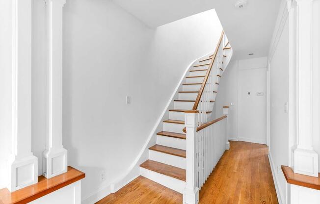 106 S ELLIOTT PL