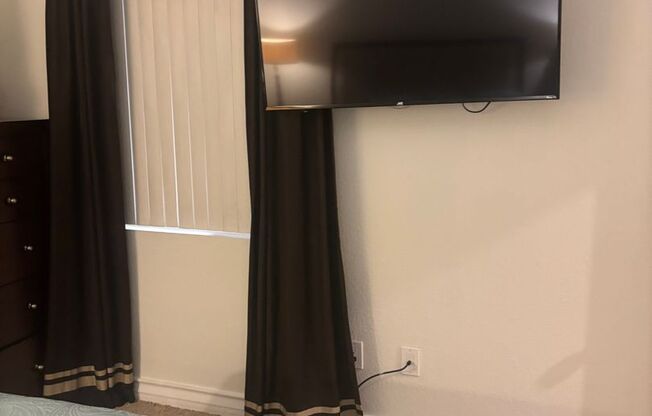 2 beds, 2 baths, $2,200, Unit # 212