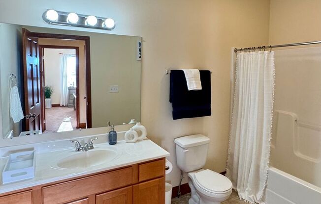 2 beds, 2 baths, 1,200 sqft, $1,425, Unit 20SOA12