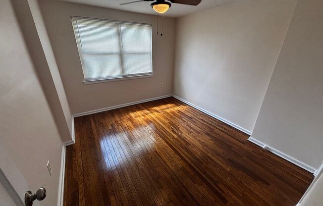 1 bed, 1 bath, $995, Unit 2512 Rudy Road