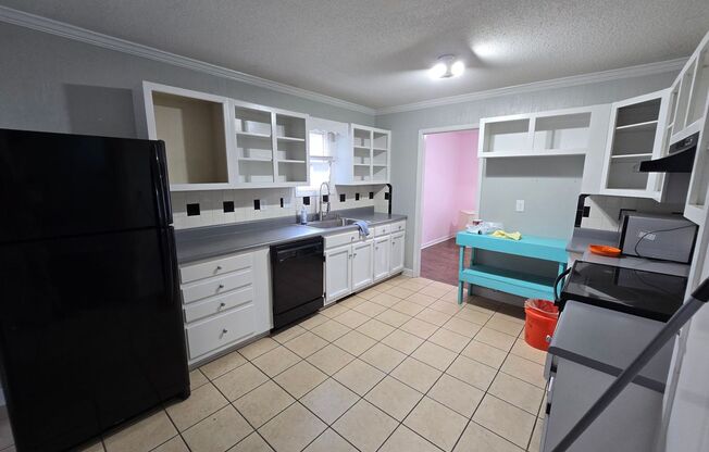 3 beds, 2 baths, $1,500