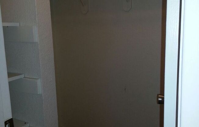 1 bed, 1 bath, 610 sqft, $1,195, Unit 61