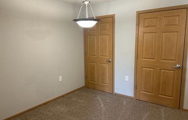 1 bed, 1 bath, 990 sqft, $1,460, Unit 33481