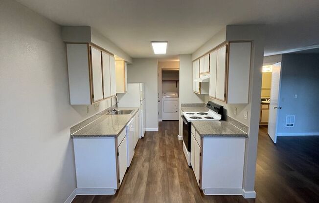 2 beds, 1 bath, 982 sqft, $1,425, Unit 4315