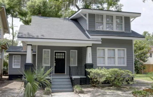 Large 4BR/2BA Downtown House Walking Distance to Daffin Park and Forsyth Park