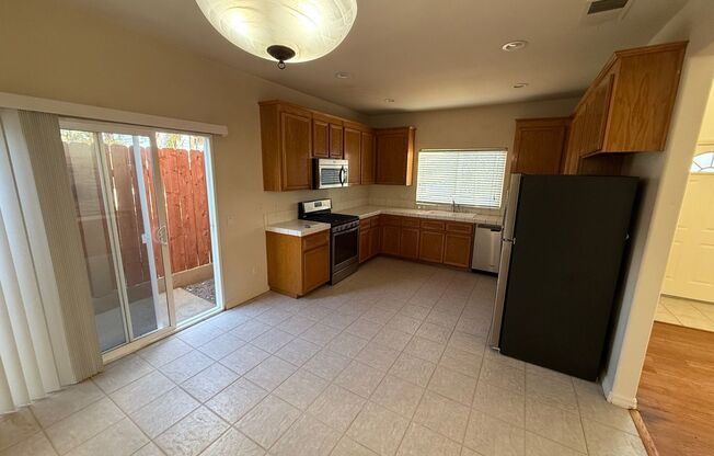 Large 4 Bedroom 3 Bath House w/ 2 car garage