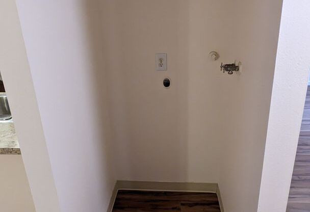 2 beds, 1 bath, 750 sqft, $1,195, Unit 20