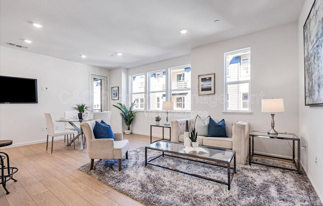 379 LUNDY PL