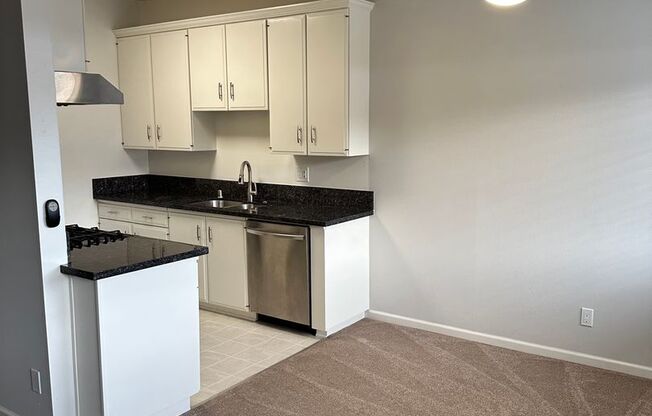 1 bed, 1 bath, 650 sqft, $2,300, Unit 36