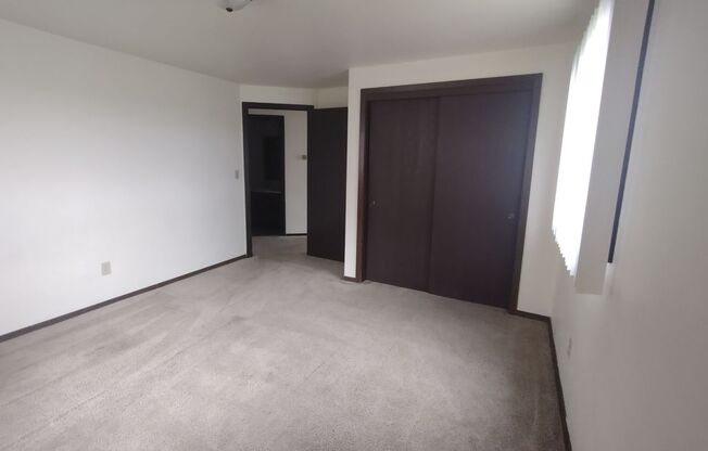 2 beds, 1 bath, 794 sqft, $1,139, Unit 1687-12