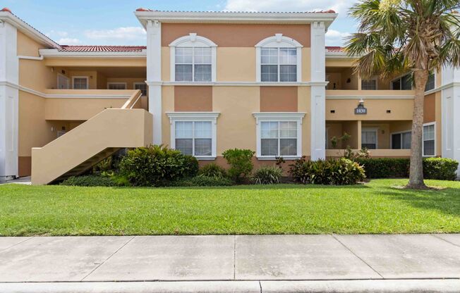 Beautiful furnished 2/2 unit becoming available now for annual rent