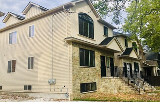83 CODDINGTON AVE