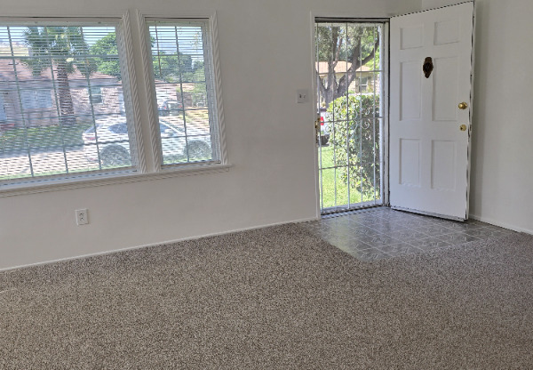 925 W MIRADA RD