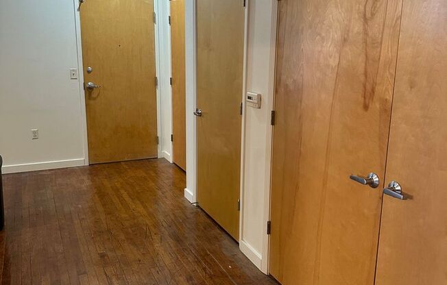 1 bed, 1 bath, 940 sqft, $1,250, Unit 301