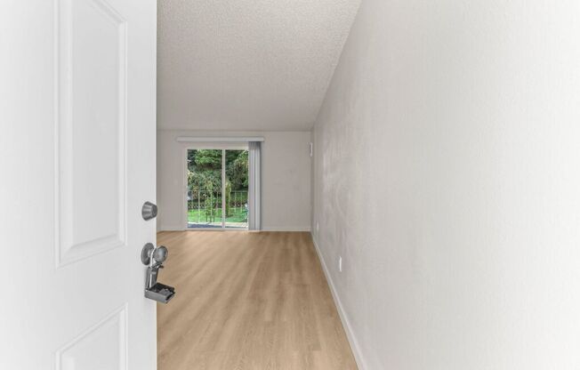 Charbern Apts - In The Heart of Milwaukie Oregon