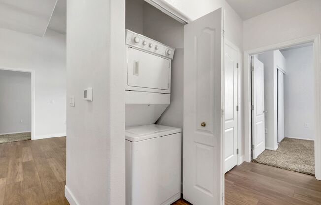 3 beds, 2 baths, $1,640, Unit # 1224