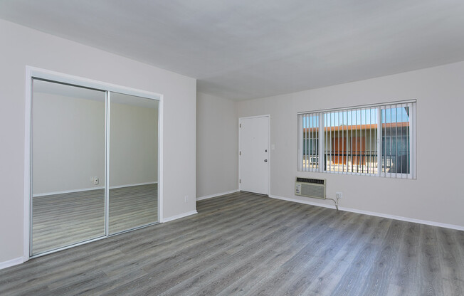 Studio, 1 bath, 444 sqft, $1,550, Unit 28