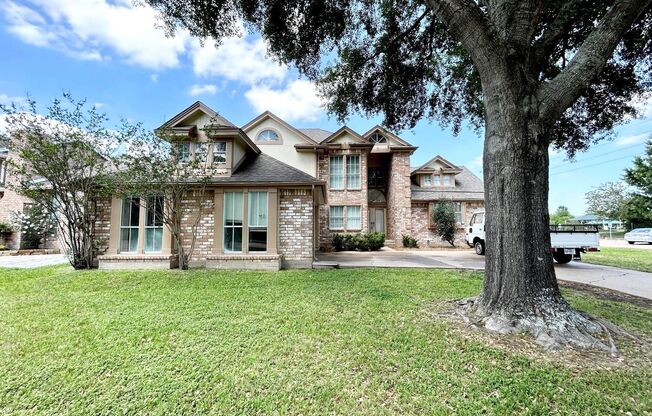 Very nice two-story 3/2.5/2 home in desirable Easton Commons subdivision near Copperfield!