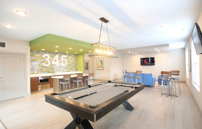 1 bed, 1 bath, 657 sqft, $1,400