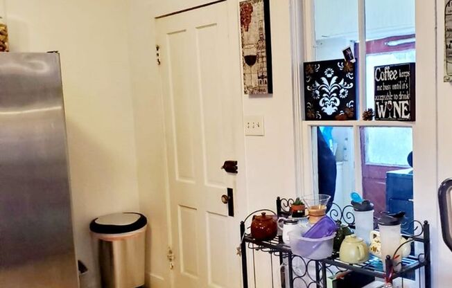 2 beds, 1 bath, $2,000