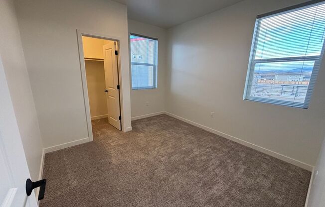 2 beds, 1 bath, 885 sqft, $1,895, Unit Unit 322