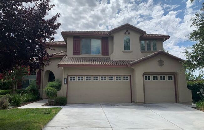 Five Bedroom Home In gated Serrano