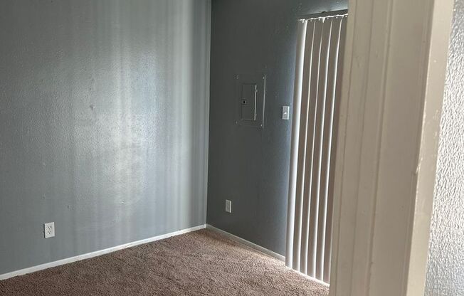 1 bed, 1 bath, 470 sqft, $745, Unit 911