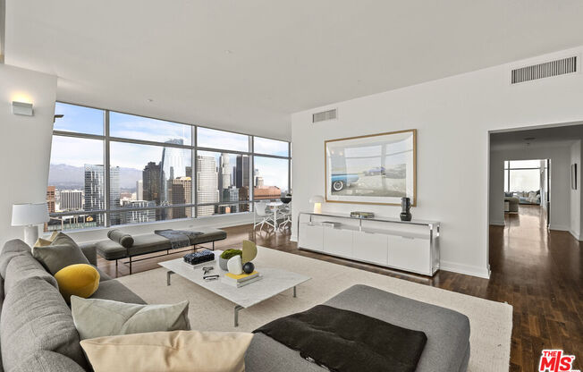 3 beds, 4 baths, 4,250 sqft, $25,000, Unit 47G