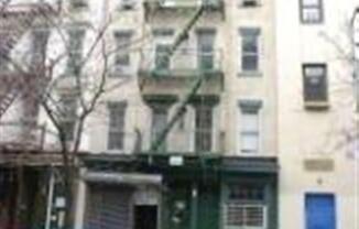 279 E 10th St