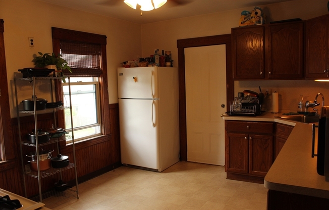 2 beds, 1 bath, 1,000 sqft, $2,400, Unit 2