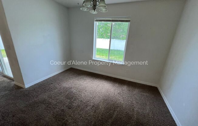 3 bed, 2 bath house up the street from The Landings Park!
