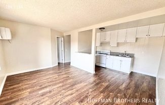 6729 WOODLEY AVE