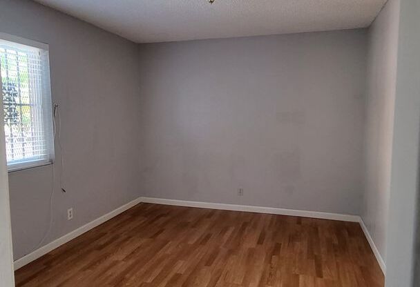 Bruce St- 853